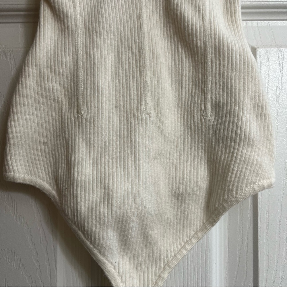 A&F Short-Sleeve Sweetheart Sweater Bodysuit - Picture 6 of 11